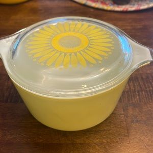 Vintage Pyrex sunflower clear lid small casserole dish